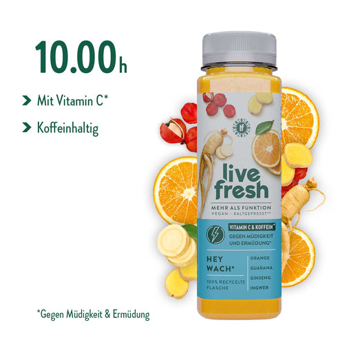Eine Flasche LiveFresh Saft „Hey Wach*“, umgeben von Orangenscheiben, Ingwer, Ginseng und Guarana. Das Etikett hebt den Vitamin-C- und Koffeingehalt hervor, der gegen Müdigkeit und Erschöpfung helfen soll. Links steht „10.00h“ mit Hinweisen auf Vitamin C und Koffein.