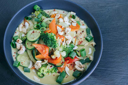 Low Carb Gemüse-Curry mit Kokosmilch & Cashew